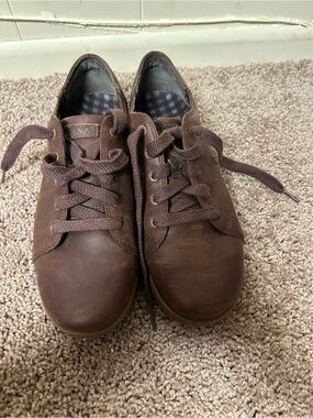 NWOT Chaco Women's Brown Leather Lace-Up Sneakers
